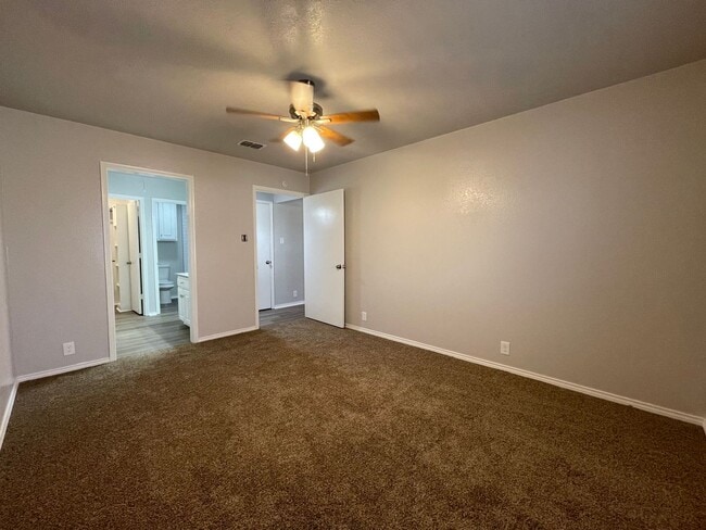 Building Photo - AVAILABLE NOW - 2 BEDROOM 2 BATH TOWNHOME ...