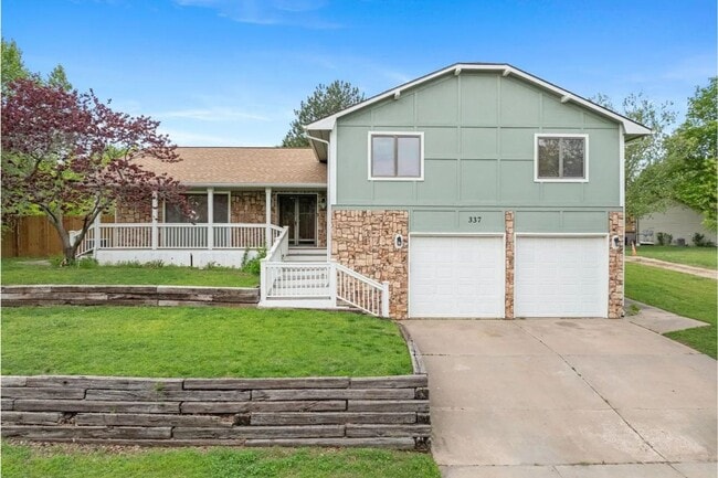 Building Photo - HUGE 4 Bedroom, 3.5 Bathroom!