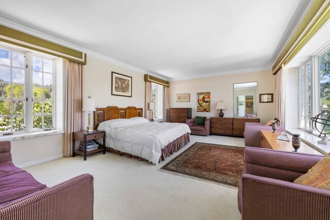 Building Photo - 1048 S Ocean Blvd