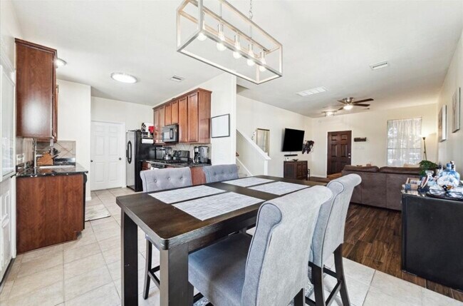Building Photo - 10422 Lyndon Meadows Dr