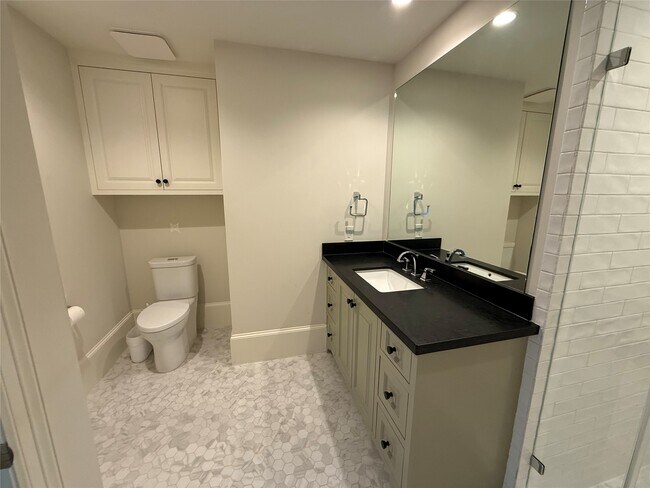 Building Photo - 2506 Blue Bonnet Blvd