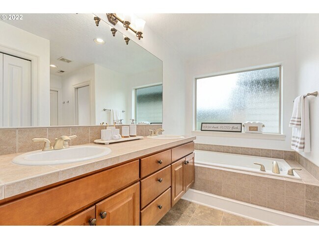 Building Photo - 17335 SW Montague Way