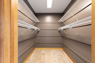 Building Photo - 3293 Greenleafe Dr