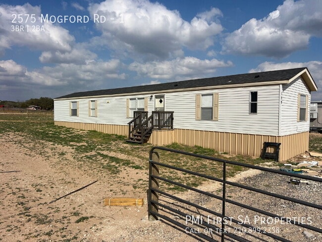 Building Photo - 2575 Mogford Rd