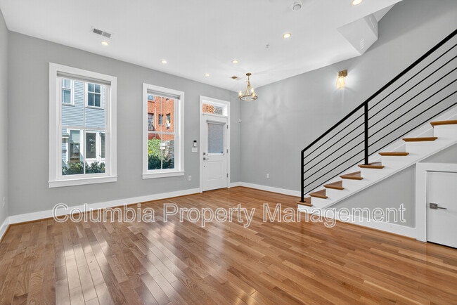 Building Photo - 638 Newton Pl NW