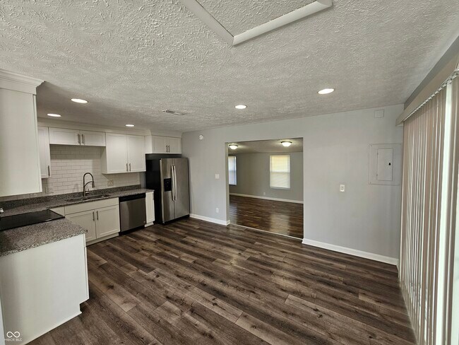 Building Photo - 1433 Hillcrest Dr