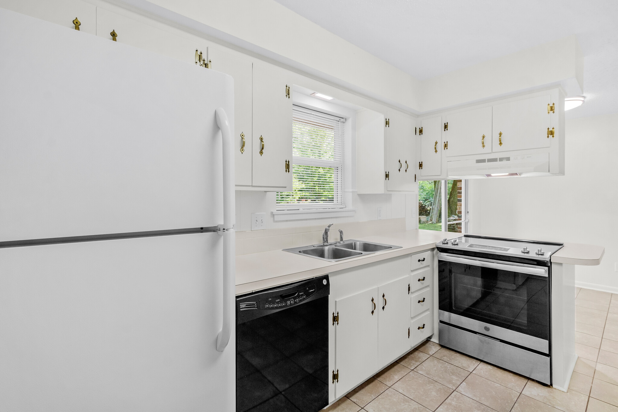 Building Photo - 840 W Davis St