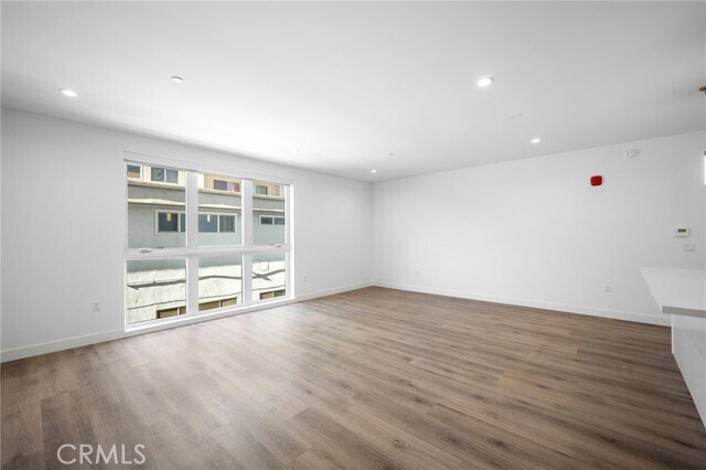 Building Photo - 10657 Moorpark St