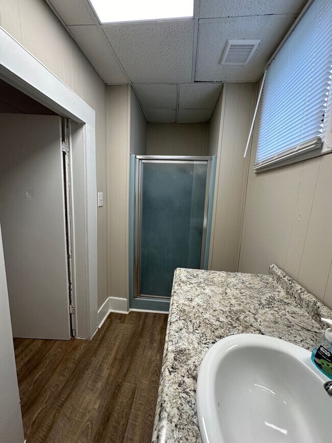 Building Photo - Recently Renovated 3BR/1BA Home in New Albany!