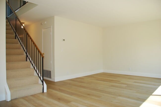 Building Photo - Corner Unit Townhome in Corte Madera For Rent!