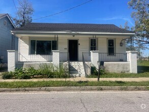 Building Photo - Recently Renovated Home!