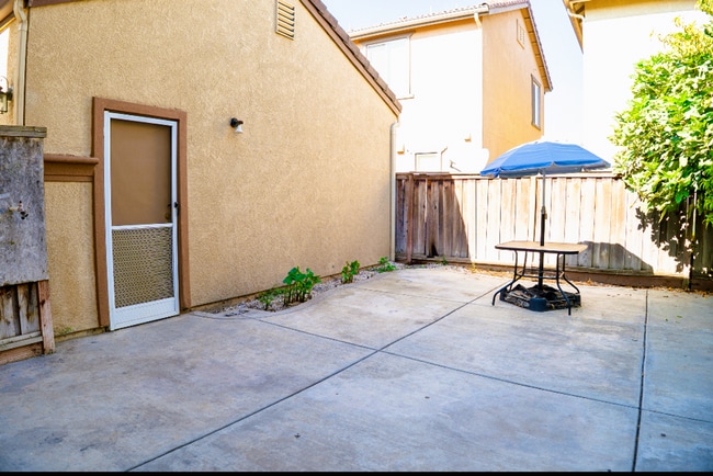 Building Photo - Newly Remodeled 3-Bed Home in Lathrop