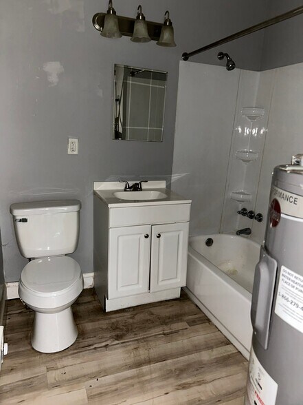 Building Photo - 1118 Crocus Dr