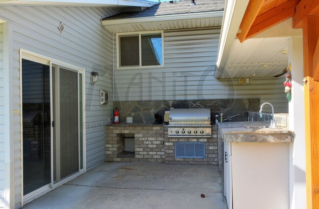 Building Photo - **COMING SOON** Spacious Wandermere Area Home