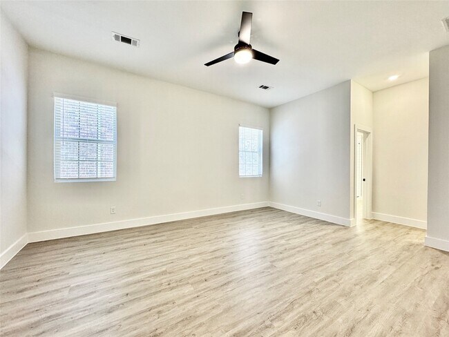 Building Photo - 8513 Shoreham