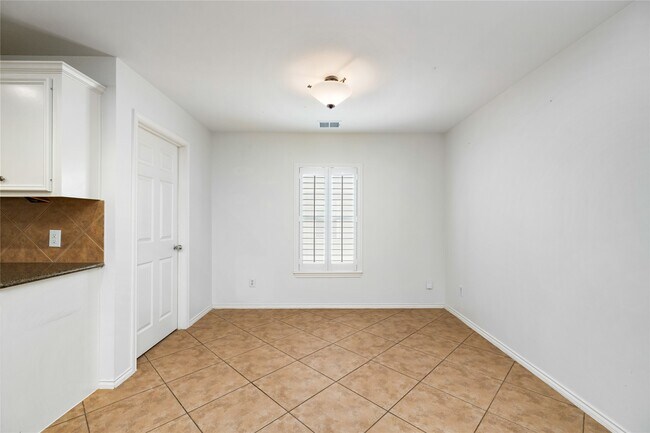 Building Photo - 1131 W 24th St