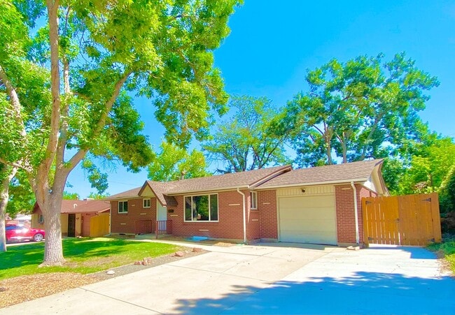 Building Photo - Spacious & Updated Home in Lakewood!-Open Floor plan, Outdoor Living Space, Garden Beds, & More!!!