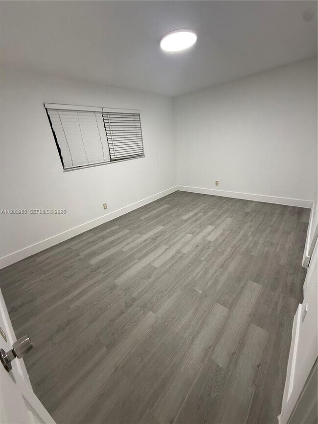 Building Photo - 1736 N 16th Ct