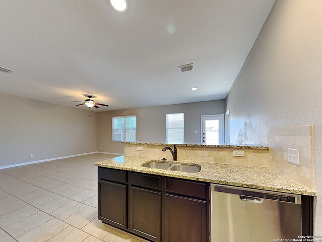 Building Photo - 7715 Watersedge Cove