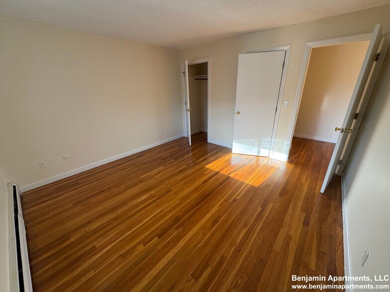 Building Photo - 112 Dustin St