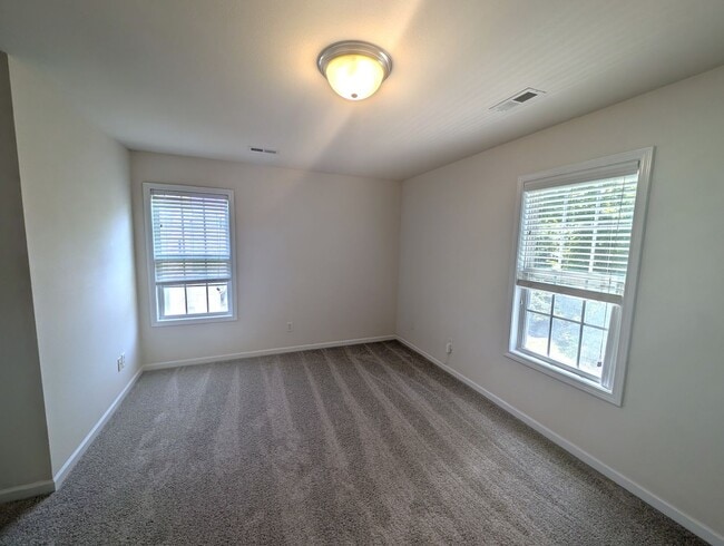 Building Photo - End Unit Townhome!  Over 1500 Sq Ft!  Harr...