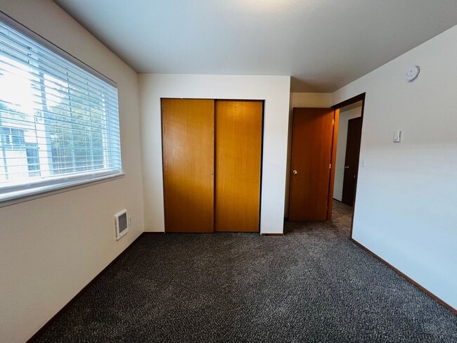 Building Photo - d1106