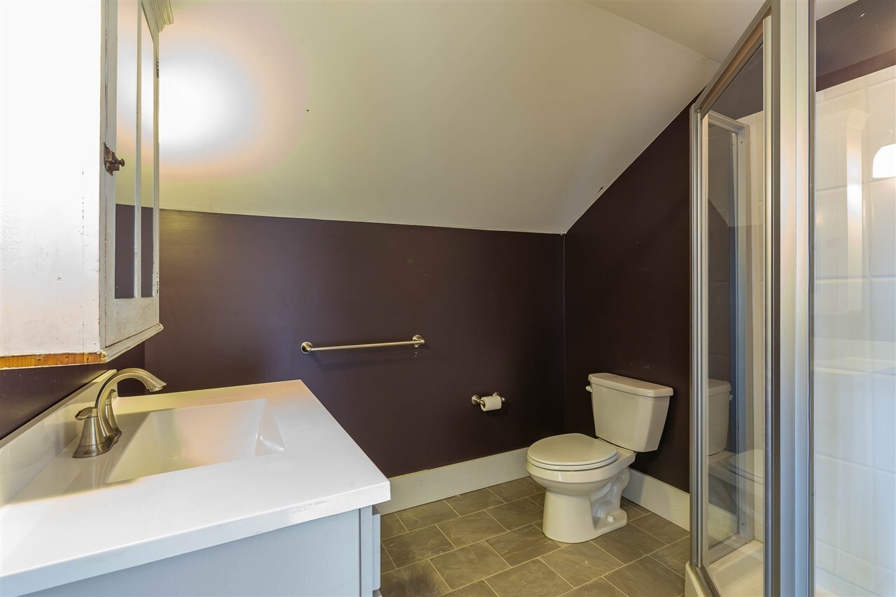 En Suite Bath View 1 - 77 -79 Centre St