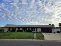 Building Photo - Stunning Lakefront Living