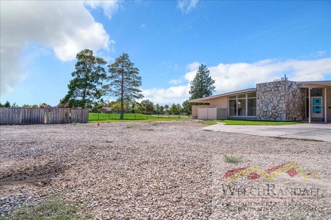 Building Photo - Beautifully Updated Single Family Home in ...