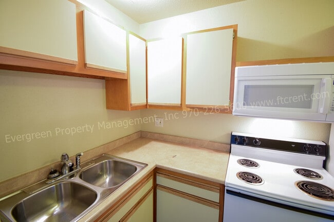 Building Photo - 927 James Ct