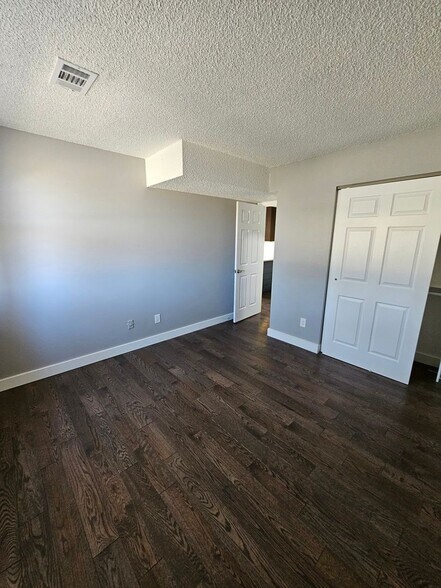 Building Photo - 1960 S Xanadu Way