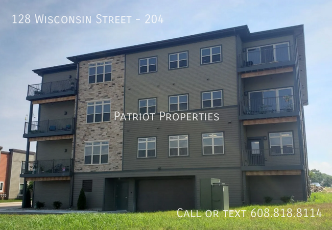 Building Photo - 128 Wisconsin St