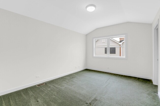 Building Photo - 4879 N Winthrop Ave