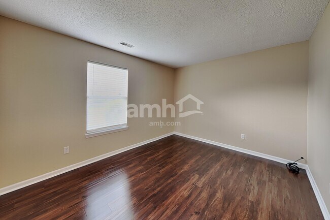 Building Photo - 2265 Lakecrest Dr
