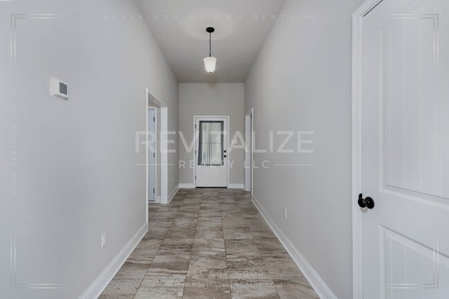 Building Photo - Stunning 3/2 in Foley Gated Community