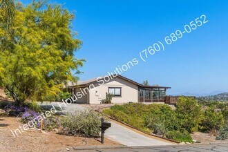 Building Photo - 945 Pinon St