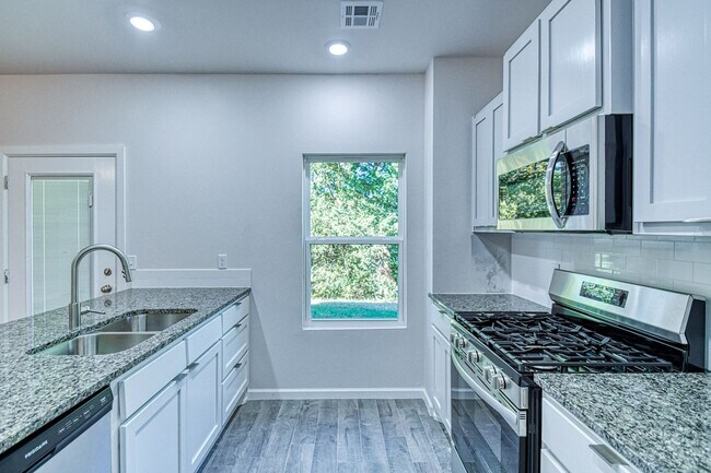 Building Photo - Brand New Construction!  Lawn care included!