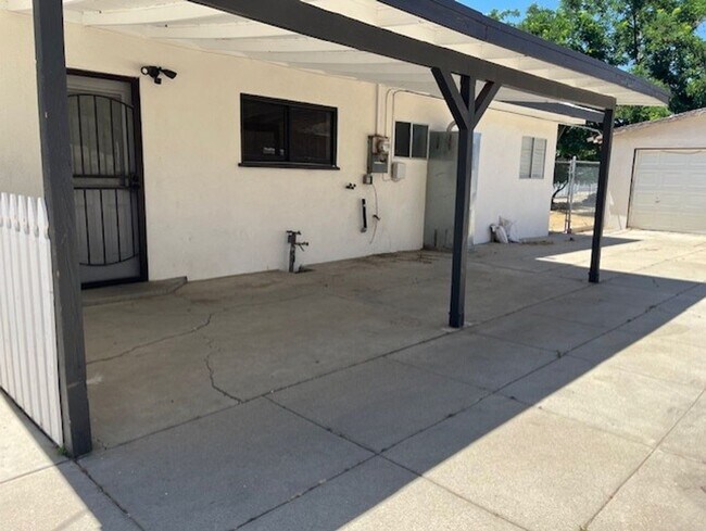 Building Photo - Downtown Tehachapi!!