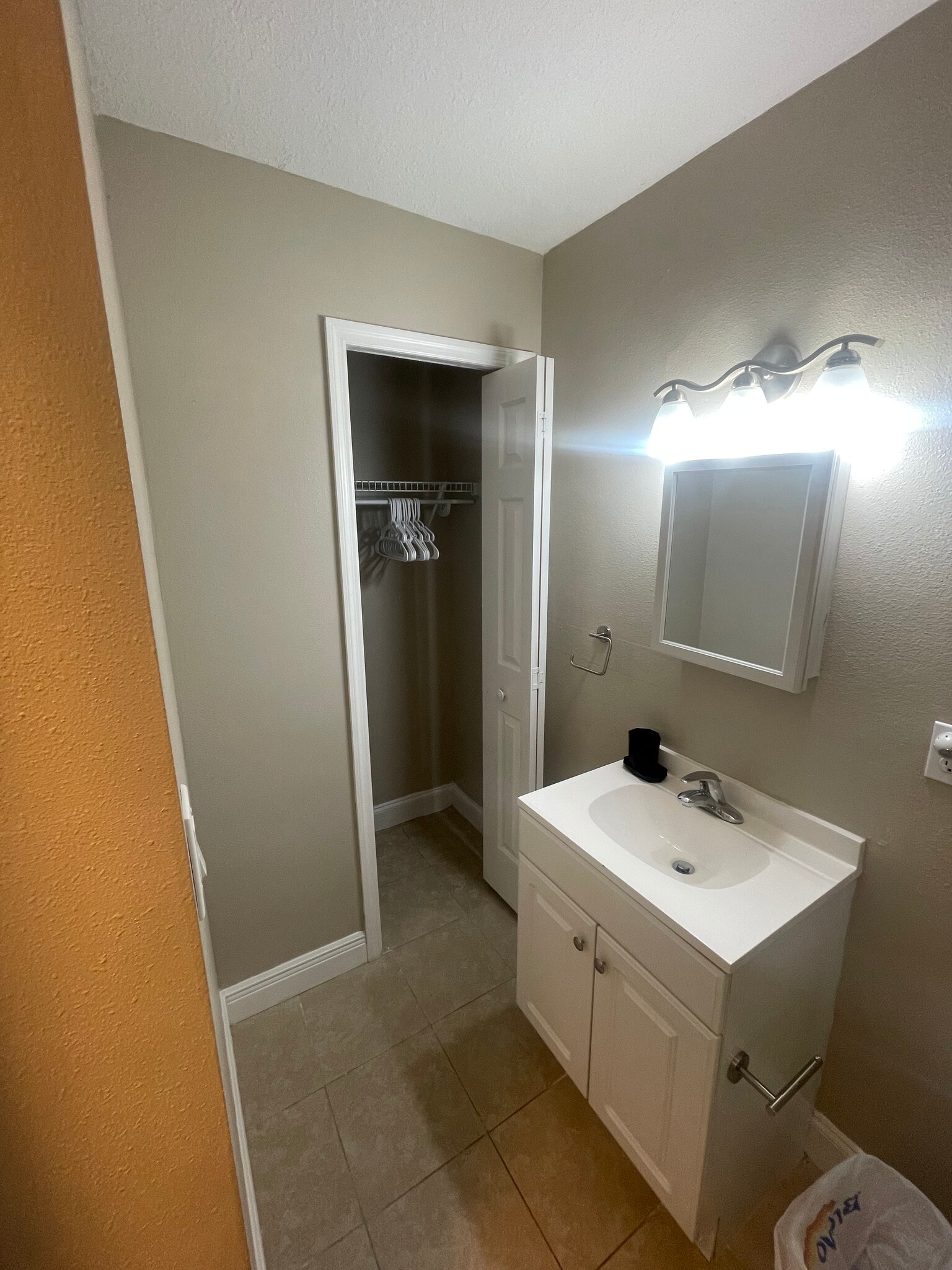 Building Photo - 11841 Newchapel Ct