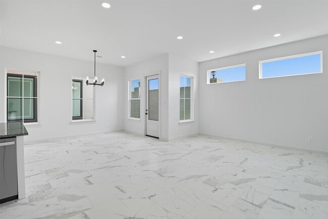 Building Photo - 2927 El Fenice Ln