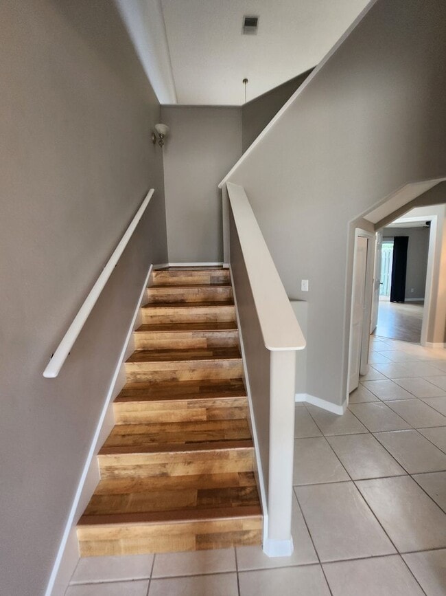 Building Photo - 3 BEDROOM 2 BATH HOME ACROSS FROM BEACH !!!