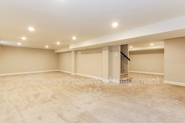 Building Photo - 350 Larchwood Rd