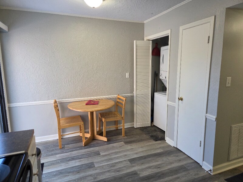 Building Photo - 561 Brookside Ct