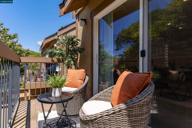 Building Photo - 5305 Ridgeview Cir