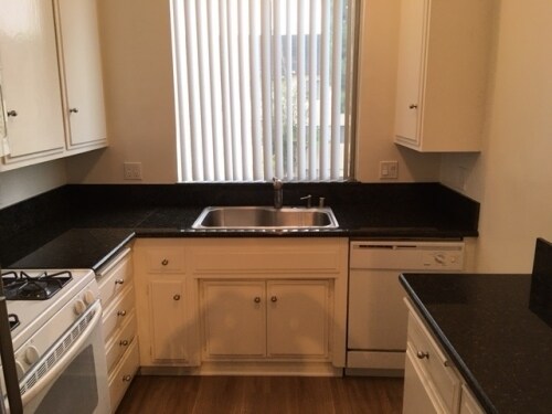 Building Photo - 10585 Missouri Ave