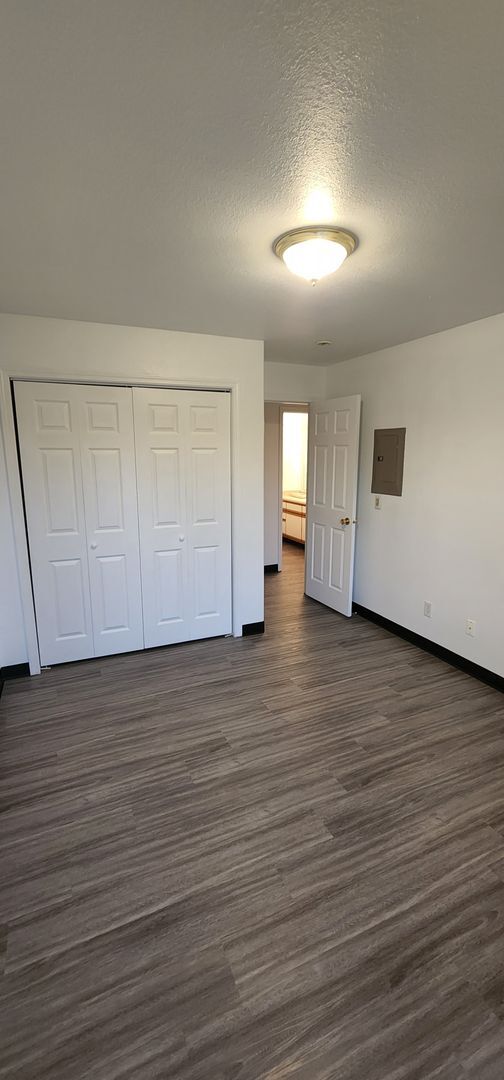 Building Photo - Newly Remodeled 3BR/2BA