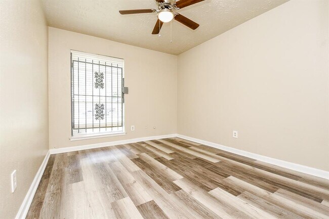 Building Photo - 15222 Morning Dove Dr