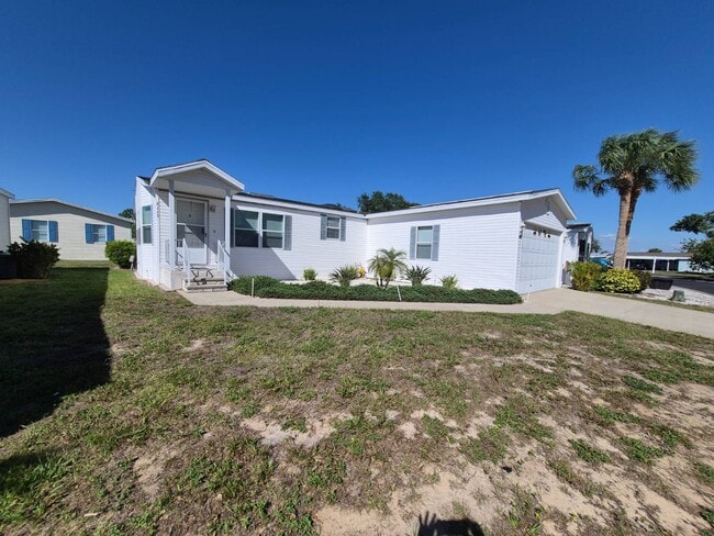 Building Photo - 2113 Sawgrass Ln