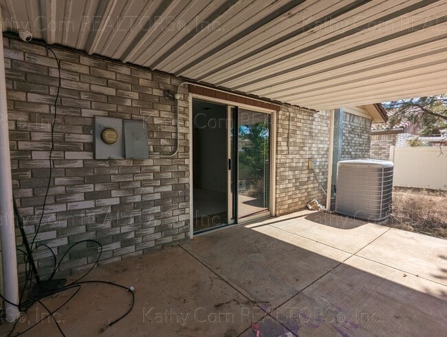Building Photo - Two Bedroom Home