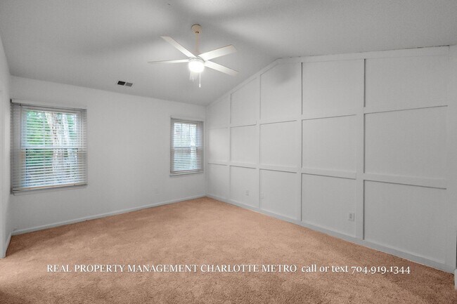 Building Photo - Charming HOME in Prime South Charlotte Location!